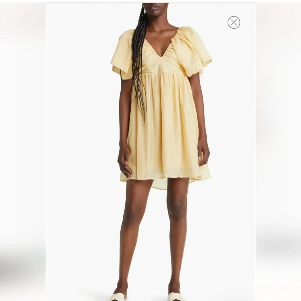 Moon River Flutter Sleeve Mini Dress Size M Like New